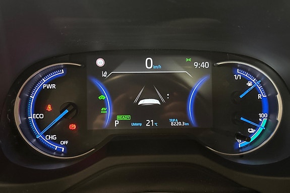 Toyota RAV4 Plug-in Hybrid 17 of 28