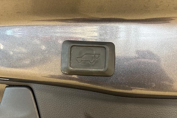 Toyota RAV4 Plug-in Hybrid 26 of 28