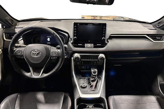 Toyota RAV4 Plug-in Hybrid 13 of 28