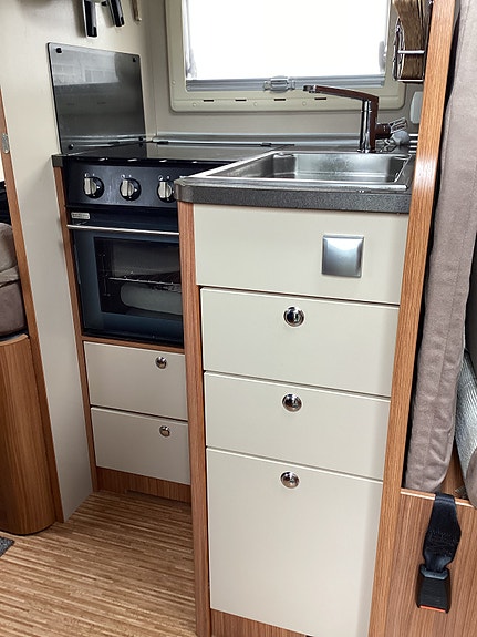 Adria Adria Coral S 670 SLT, hyd stödb, Långbäddar 12 of 17
