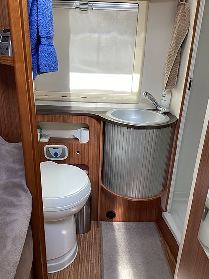 Adria Adria Coral S 670 SLT, hyd stödb, Långbäddar 11 of 17