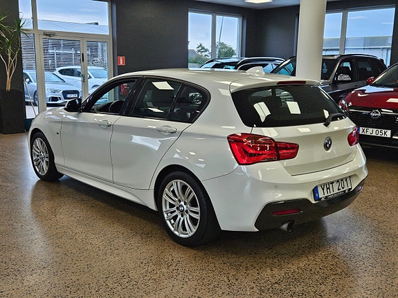 BMW 118i 4 of 21