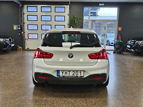 BMW 118i 5 of 21