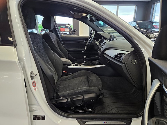 BMW 118i 16 of 21