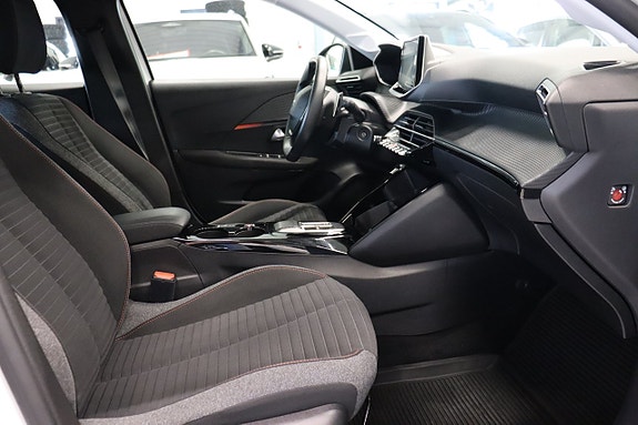 Peugeot 208 8 of 24