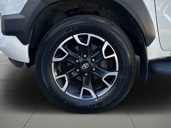 Toyota HiLux 14 of 20