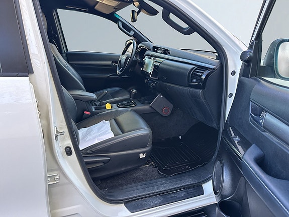 Toyota HiLux 10 of 20