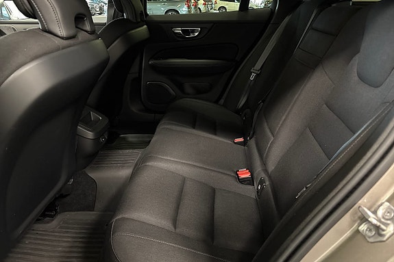 Volvo V60 Cross Country 12 of 28