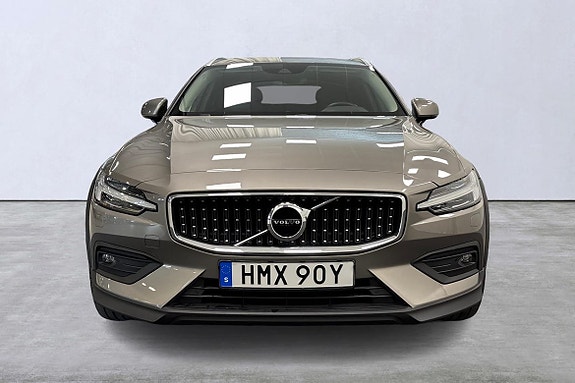 Volvo V60 Cross Country 7 of 28