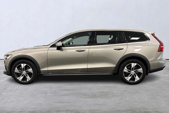 Volvo V60 Cross Country 2 of 28