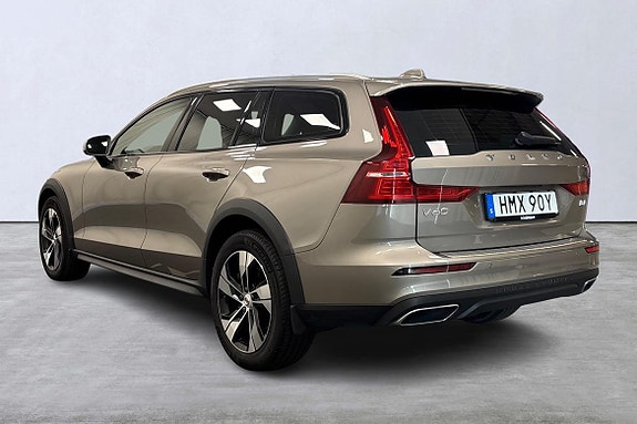 Volvo V60 Cross Country 4 of 28