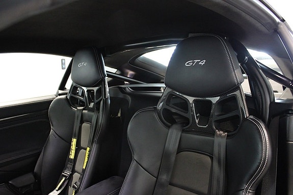 Porsche 718 Cayman GT4 4 of 19