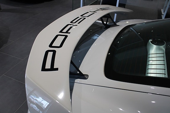 Porsche 718 Cayman GT4 19 of 19