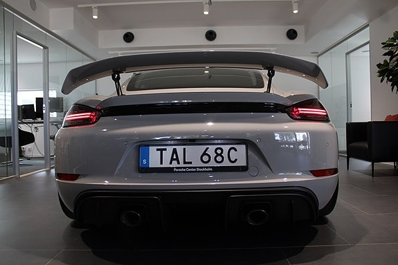 Porsche 718 Cayman GT4 6 of 19