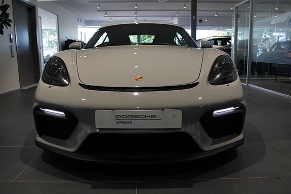 Porsche 718 Cayman GT4 5 of 19
