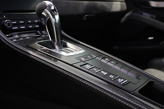 Porsche 718 Cayman GT4 13 of 19