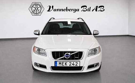 Volvo V70 2 of 6