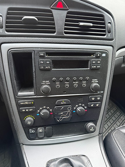Volvo V70 3 of 7