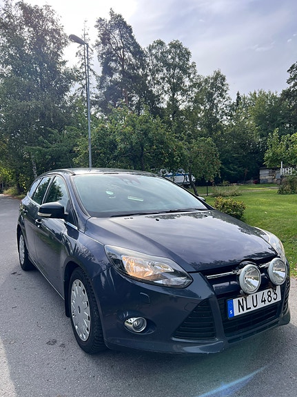 Ford Focus 2 of 9