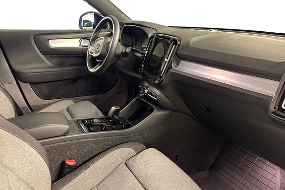 Volvo XC40 10 of 14