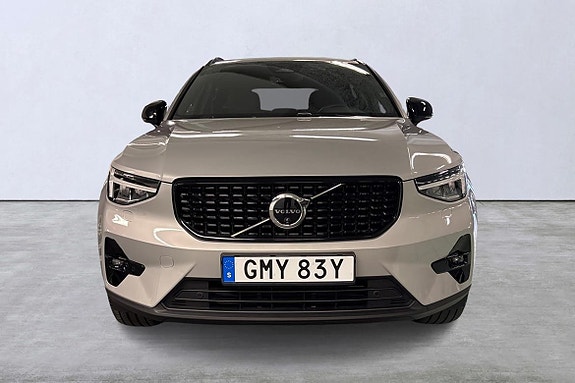 Volvo XC40 7 of 14