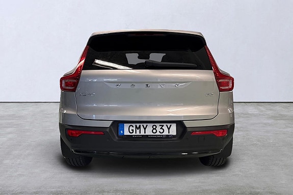 Volvo XC40 5 of 14