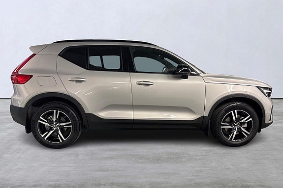 Volvo XC40 3 of 14