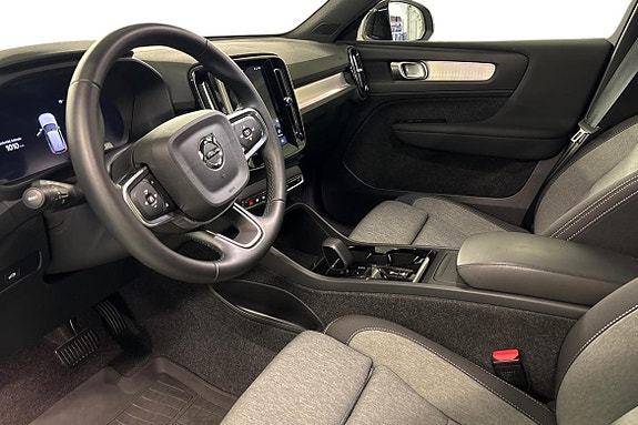 Volvo XC40 8 of 14