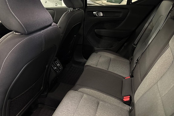 Volvo XC40 12 of 14