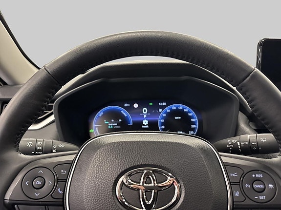 Toyota RAV4 14 of 19