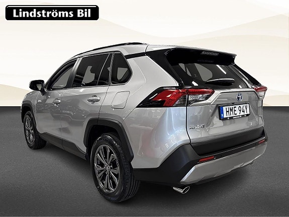 Toyota RAV4 4 of 19