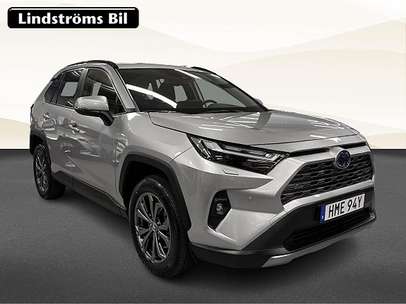 Toyota RAV4 3 of 19