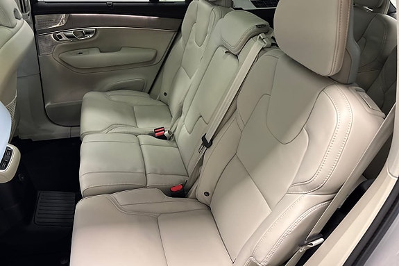Volvo XC90 12 of 29