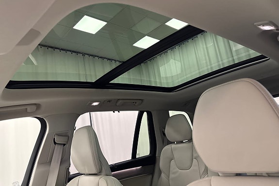 Volvo XC90 26 of 29