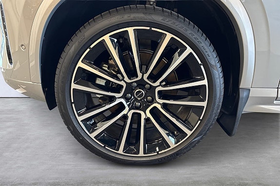 Volvo XC90 14 of 29