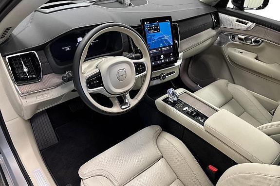 Volvo XC90 8 of 29