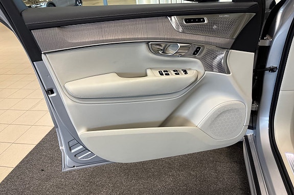 Volvo XC90 22 of 29