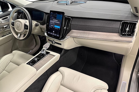 Volvo XC90 10 of 29