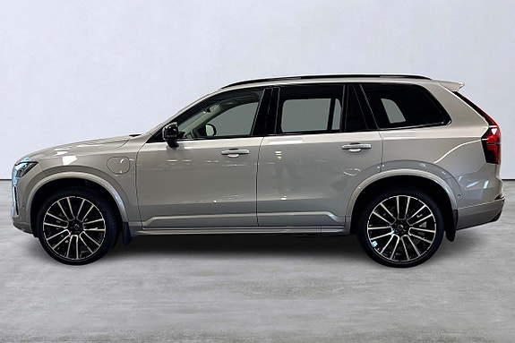 Volvo XC90 2 of 29