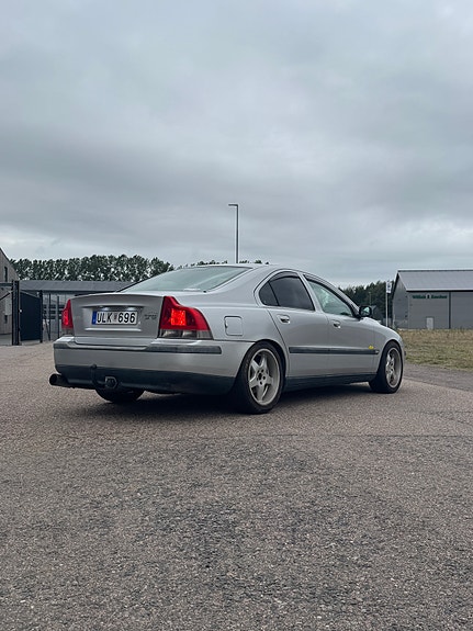 Volvo S60 2 of 10