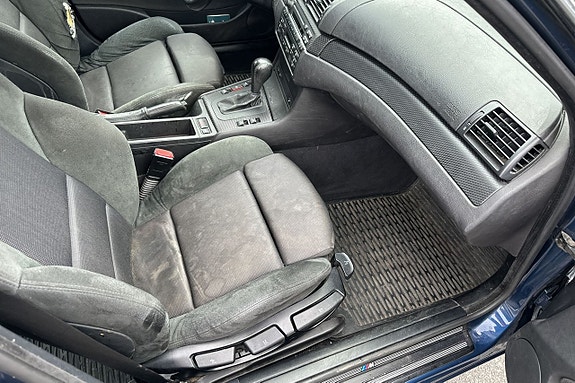 BMW 320i 9 of 14