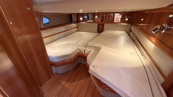 Windy 37 Grand Mistral HT - 2006 16 of 17