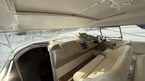 Windy 37 Grand Mistral HT - 2006 9 of 17