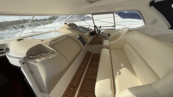 Windy 37 Grand Mistral HT - 2006 10 of 17
