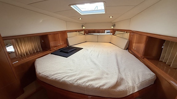 Windy 37 Grand Mistral HT - 2006 15 of 17
