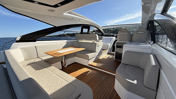 Fairline Targa 43 Open -2019 9 of 24
