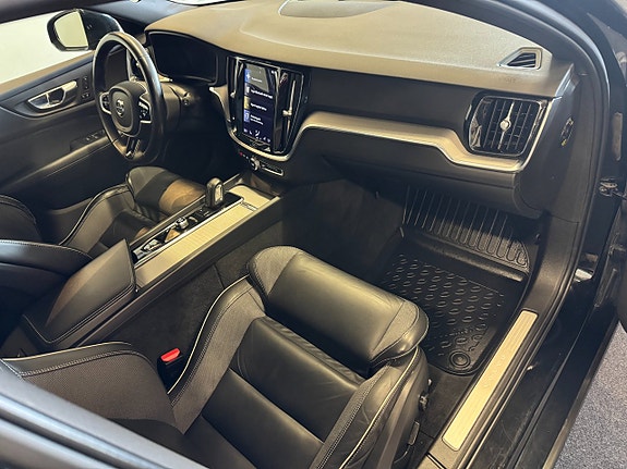 Volvo V60 10 of 25