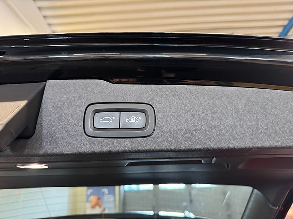 Volvo V60 25 of 25