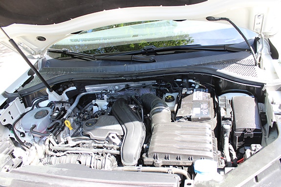 Volkswagen Tiguan 3 of 5