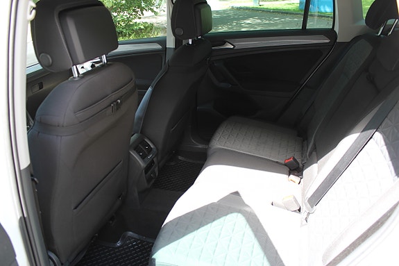 Volkswagen Tiguan 4 of 5